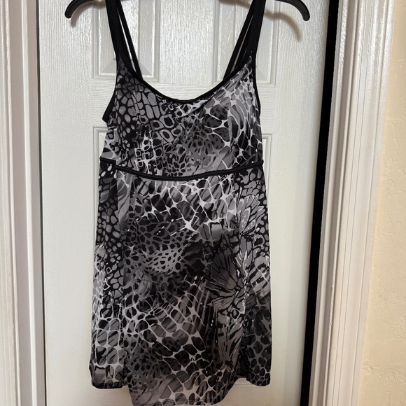 Longitude Women Black and Gray 1 Piece Swimsuit SZ 18W Tall - Picture 1 of 8